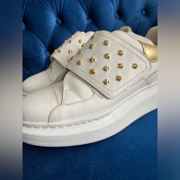 Alexander McQueen Studded exaggerated-sole sneakers - Picture 6 of 7